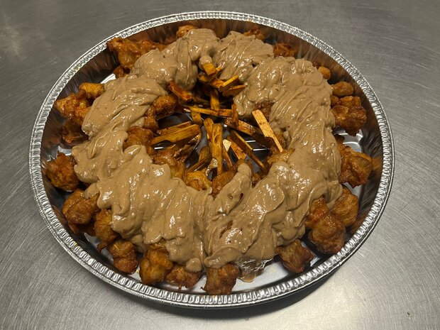 Smul pan sat&eacute; met sat&eacute;saus 35 stuks